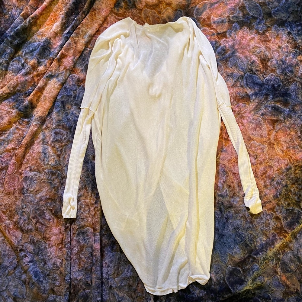 Cream Deep Deep V - Picture 2 of 3